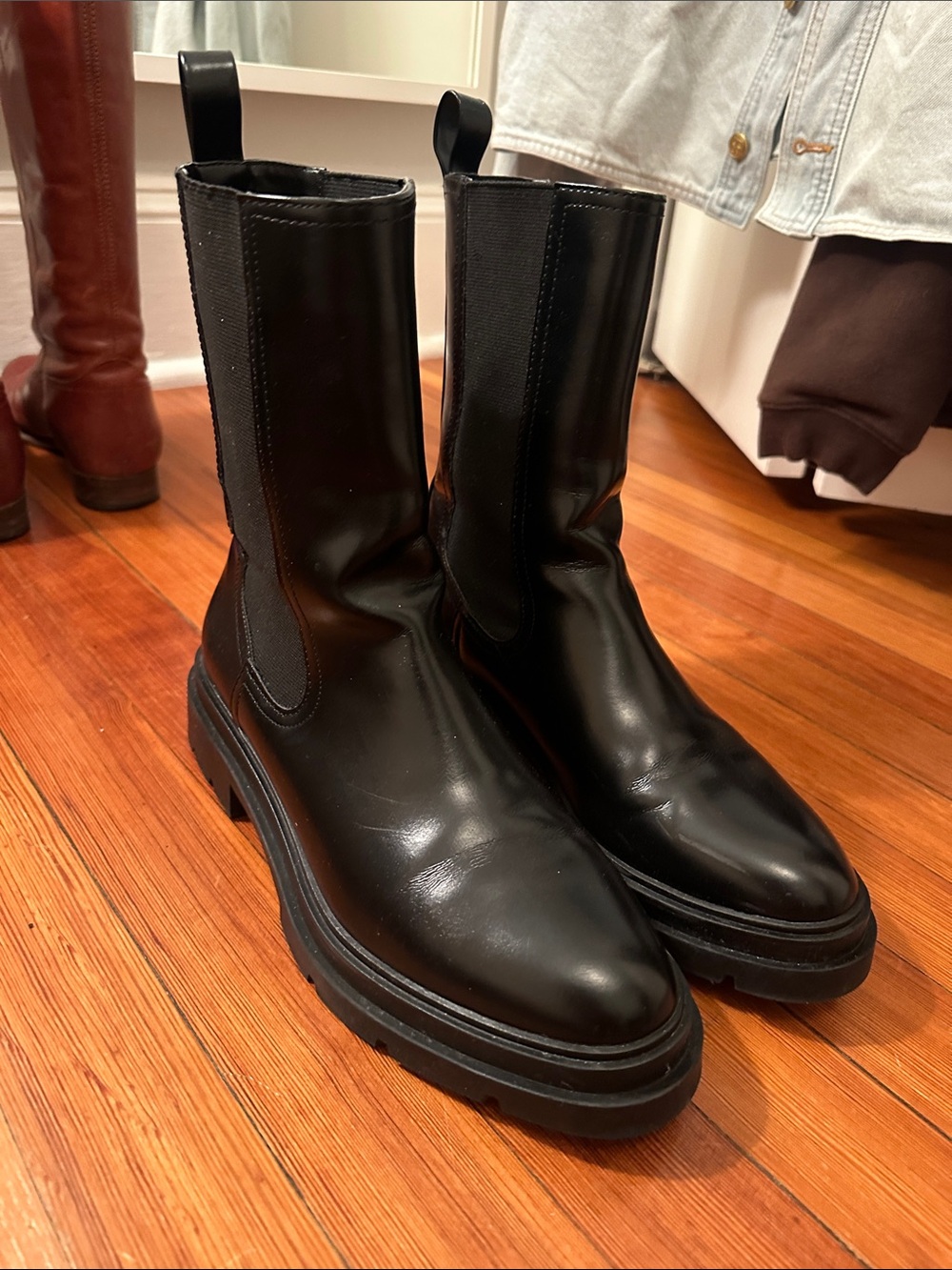 Zara Black Chelsea Boots - Sleek Pull-On Leather Boots